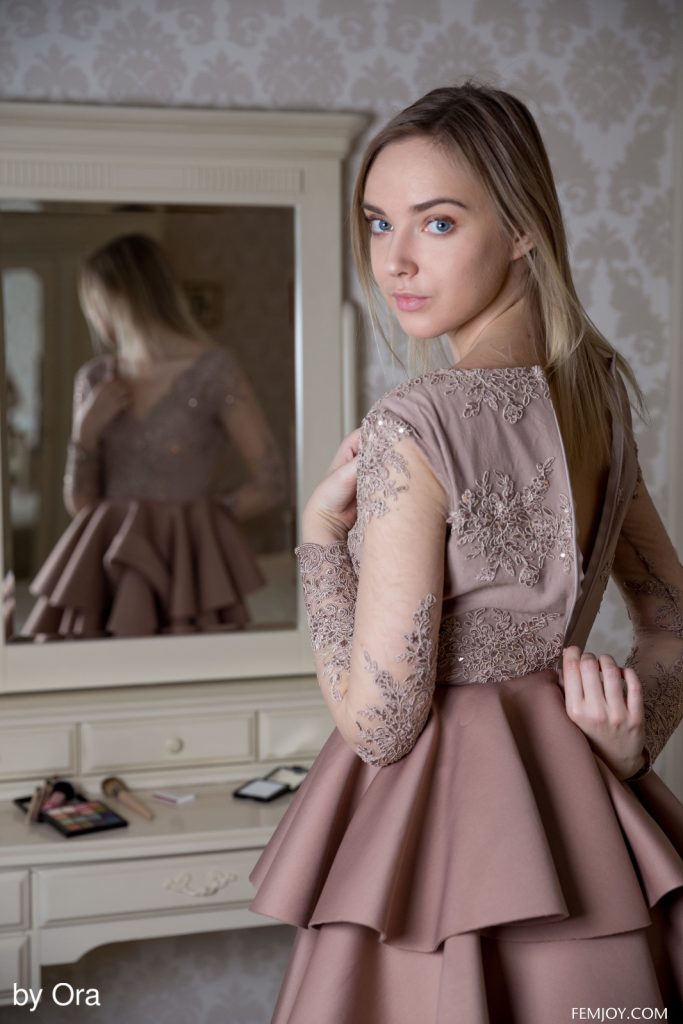Oxana Z beauty in the mirror 05