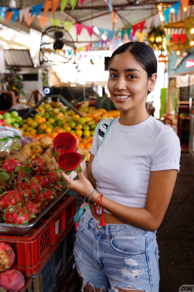 Paulette The Pitaya Show 01