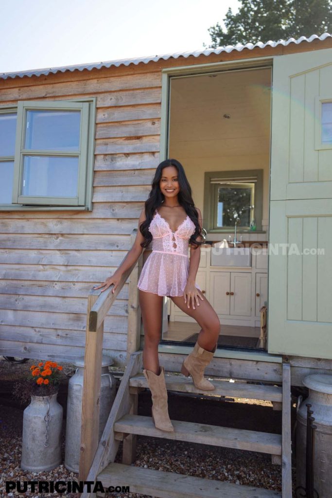 Putri Cinta Beyond The Fields