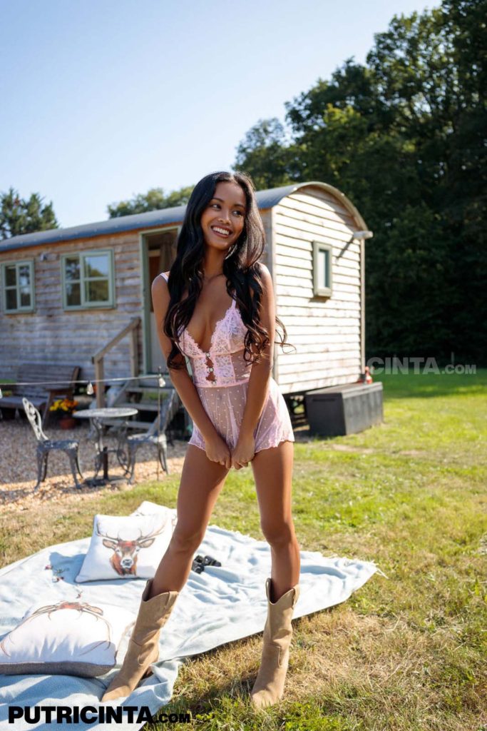 Putri Cinta Beyond The Fields