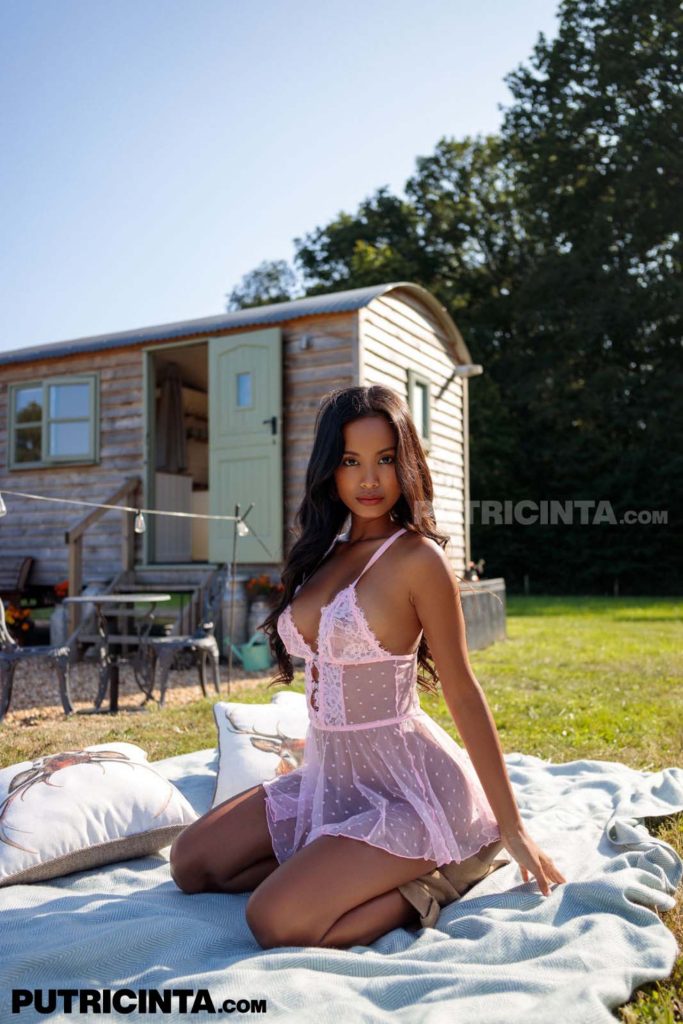 Putri Cinta Beyond The Fields