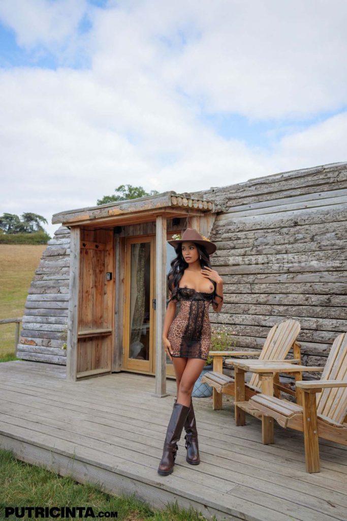 Putri Cinta The Lace Trap